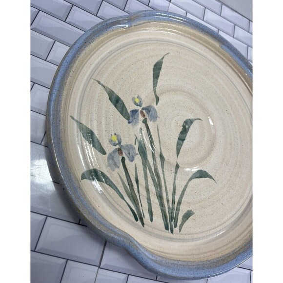 The Potters Gallery Pie Plate By Sue Taylor W/ Irises Modern Farmhouse - Picture 6 of 13